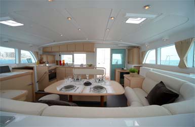 Charter Yacht MANUTEA