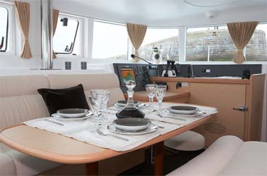 Charter Yacht MANUTEA