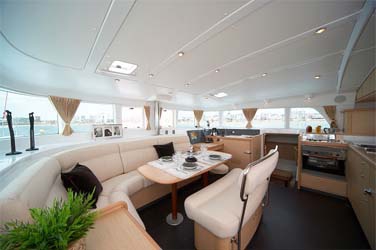 Charter Yacht MANUTEA