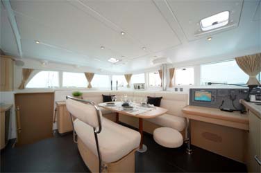 Charter Yacht MANUTEA