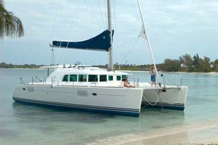Charter Yacht MANUTEA