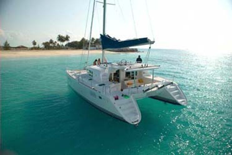 Charter Yacht MANUTEA