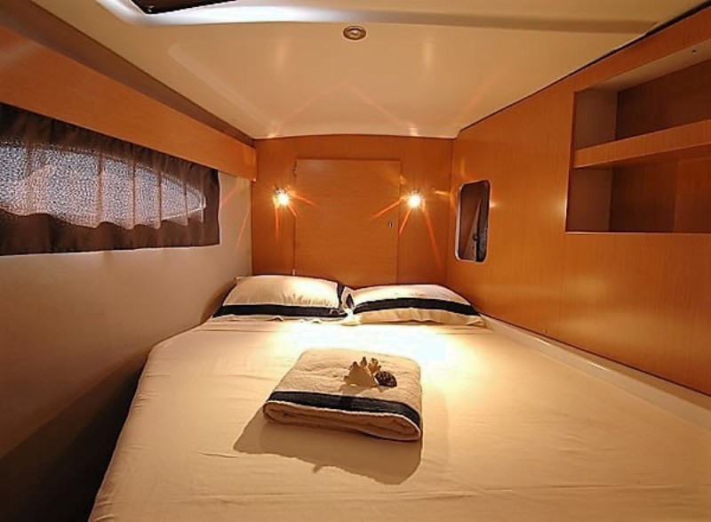 Charter Yacht Fountaine Pajot Orana 44