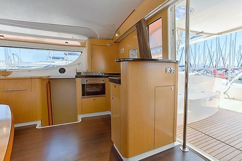 Charter Yacht Fountaine Pajot Orana 44