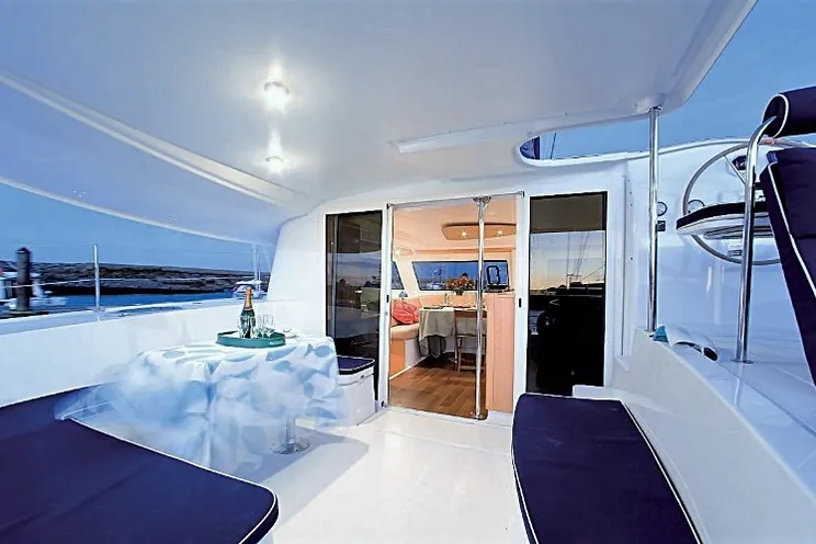 Charter Yacht Fountaine Pajot Orana 44