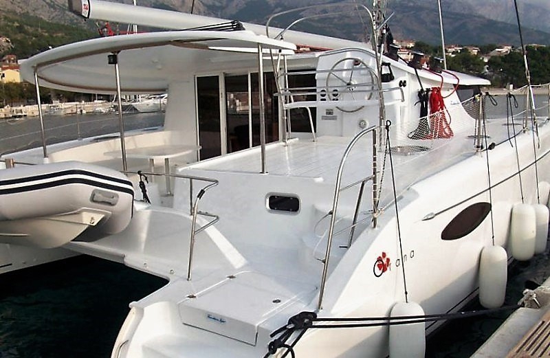Charter Yacht Fountaine Pajot Orana 44