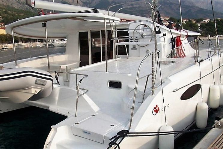 Charter Yacht Fountaine Pajot Orana 44