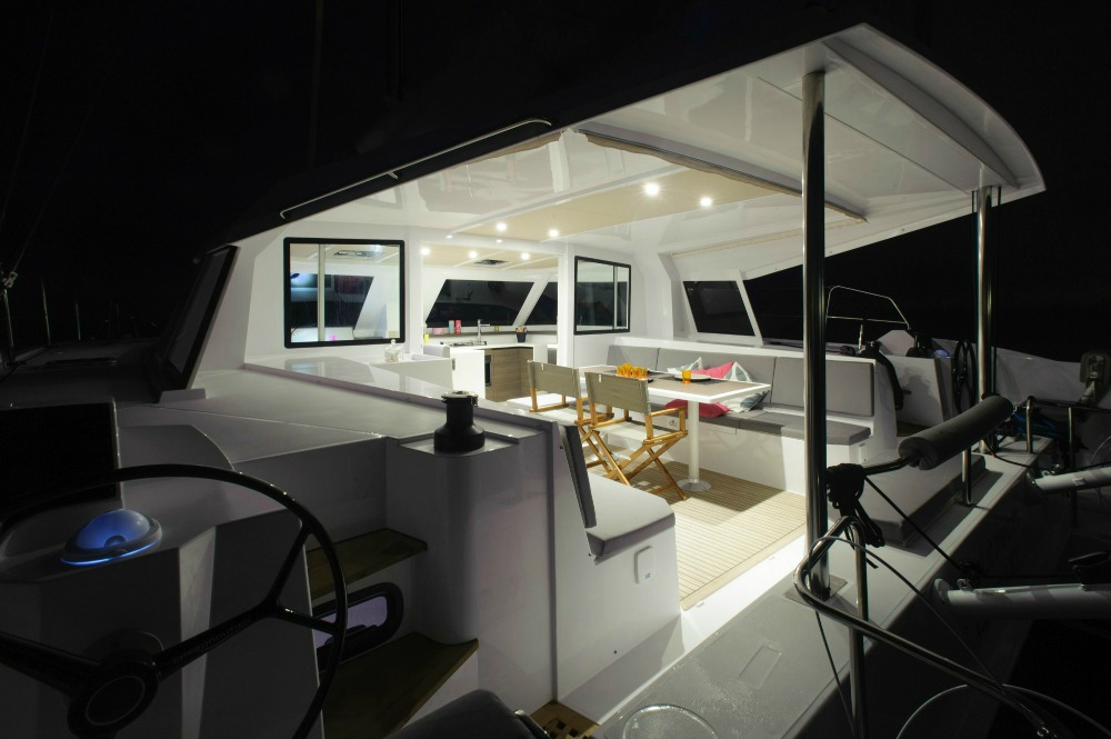 Charter Yacht MYSTIC BLUE