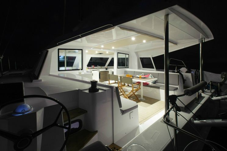 Charter Yacht MYSTIC BLUE