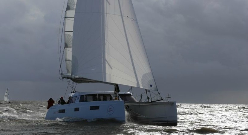 Charter Yacht MYSTIC BLUE