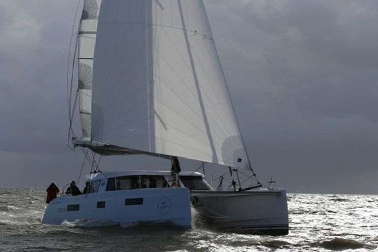 Charter Yacht MYSTIC BLUE