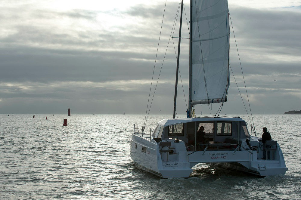 Charter Yacht MYSTIC BLUE