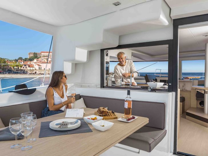 Outdoor dining to the rear Outdoor dining to the rear