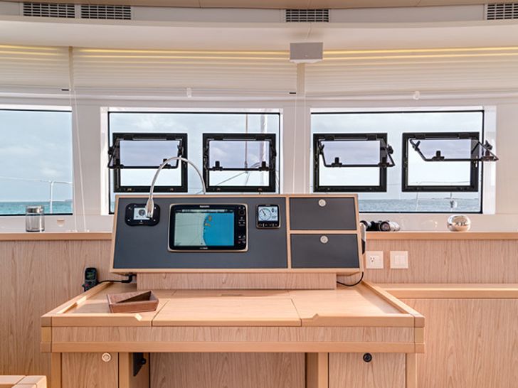 Navigation desk Navigation desk