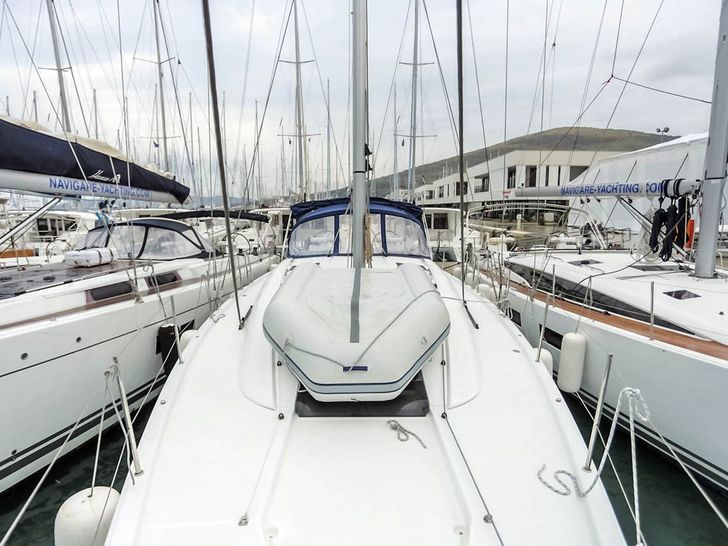 MISS C Jeannneau 54 - foredeck MISS C Jeannneau 54 - foredeck