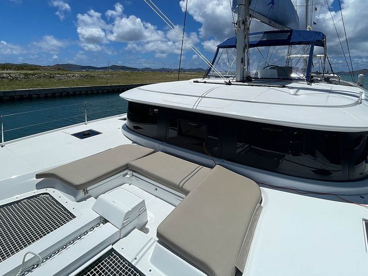 PEBBLES - Lagoon 46 - foredeck PEBBLES - Lagoon 46 - foredeck