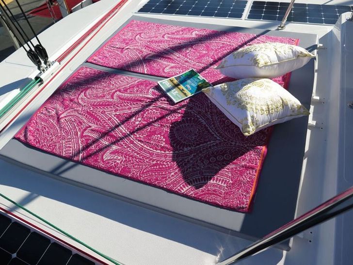 MANWE Bali 4.3 - fore deck MANWE Bali 4.3 - fore deck