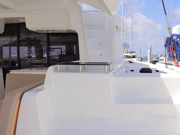 SV SAILMATES Lagoon 46- side deck SV SAILMATES Lagoon 46- side deck