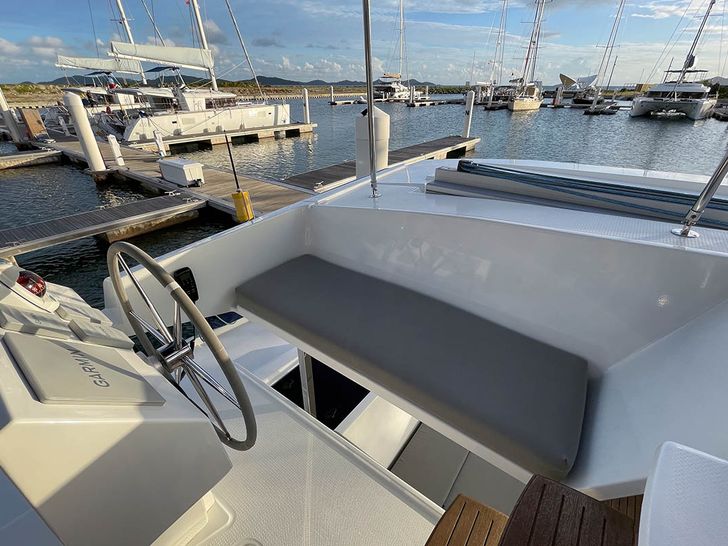 Nauti Mollie Fountaine Pajot Astrea 42 - fly bridge Nauti Mollie Fountaine Pajot Astrea 42 - fly bridge