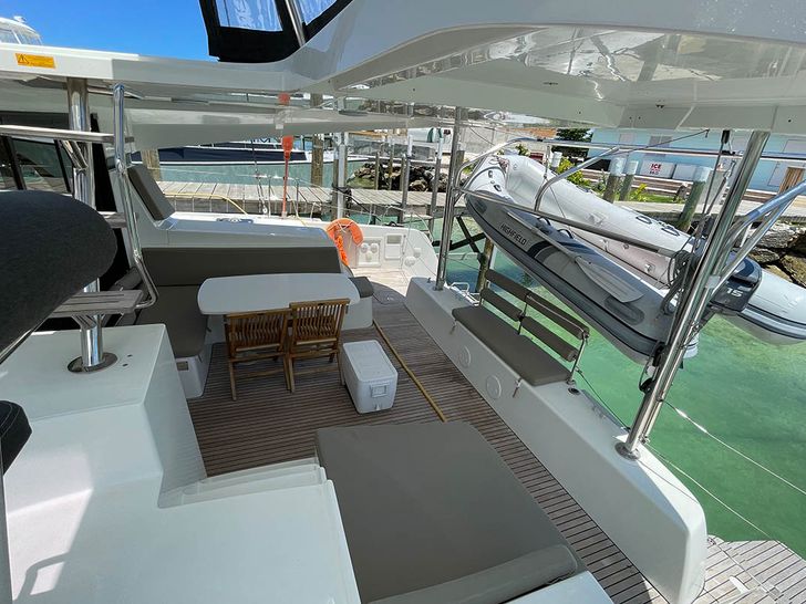 C'EST BON Lagoon 42 - outdoor dining C'EST BON Lagoon 42 - outdoor dining