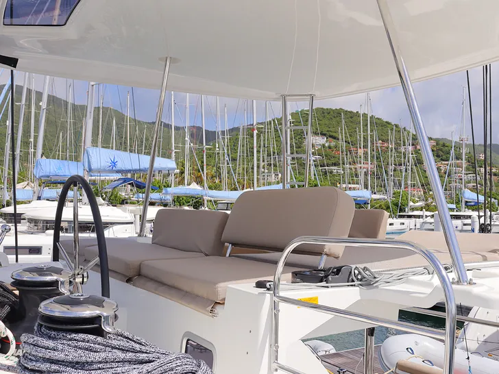 SV SAILMATES Lagoon 46- helm SV SAILMATES Lagoon 46- helm