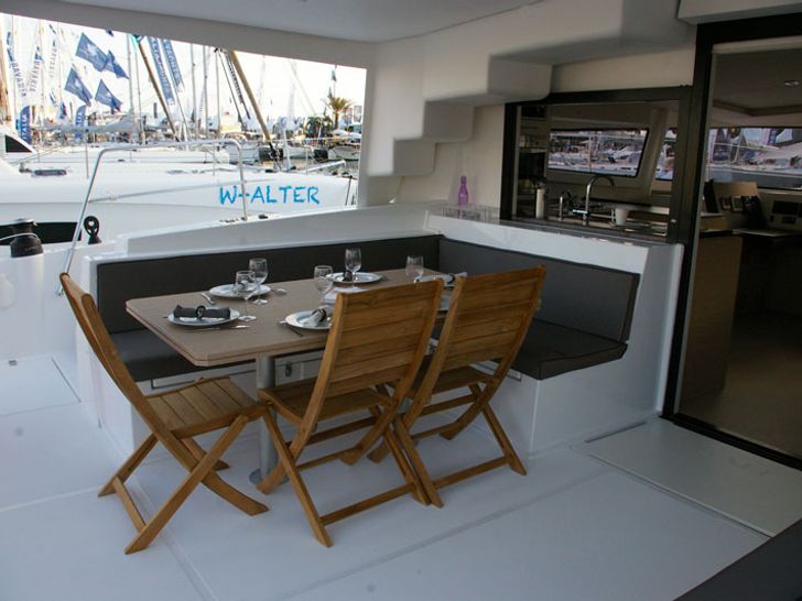 Outdoor dining to the rear Outdoor dining to the rear