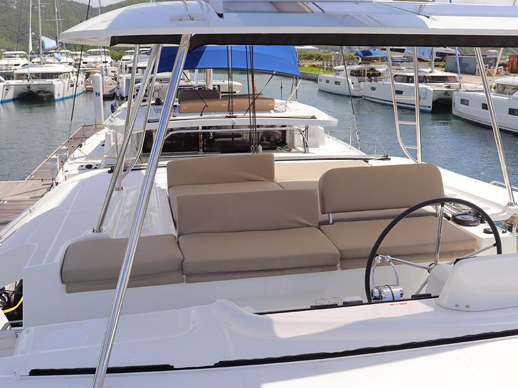 SV SAILMATES Lagoon 46- helm SV SAILMATES Lagoon 46- helm