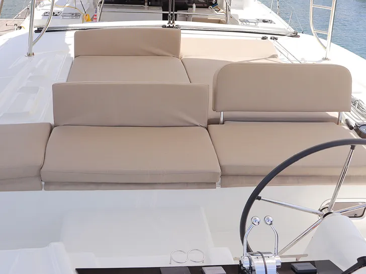 SV SAILMATES Lagoon 46- helm SV SAILMATES Lagoon 46- helm