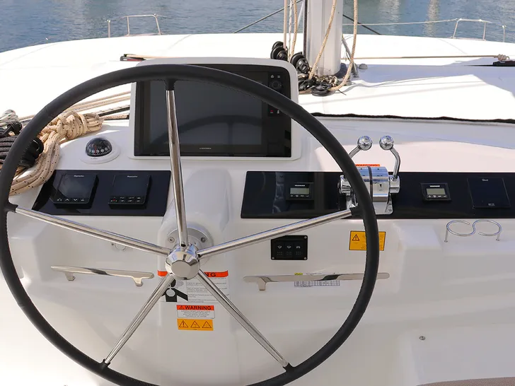 SV SAILMATES Lagoon 46- helm SV SAILMATES Lagoon 46- helm