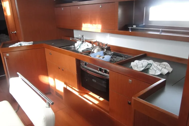 Charter Yacht Beneteau Oceanis 45 - 4 Cabins - Tortola