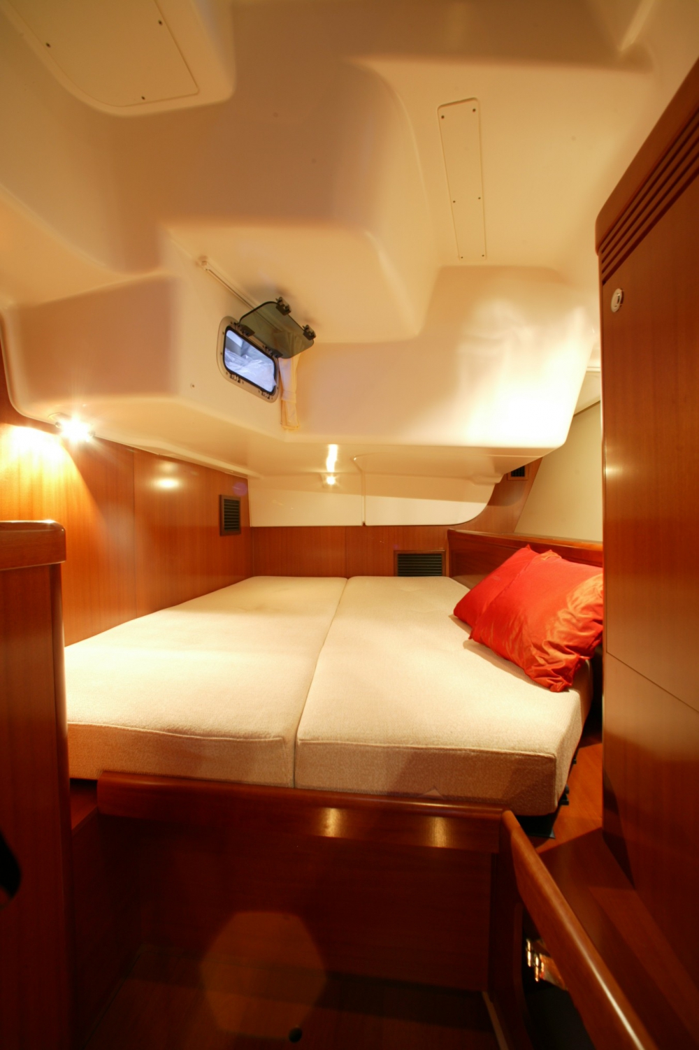Charter Yacht Oceanis 46 - 4 Cabins - Athens