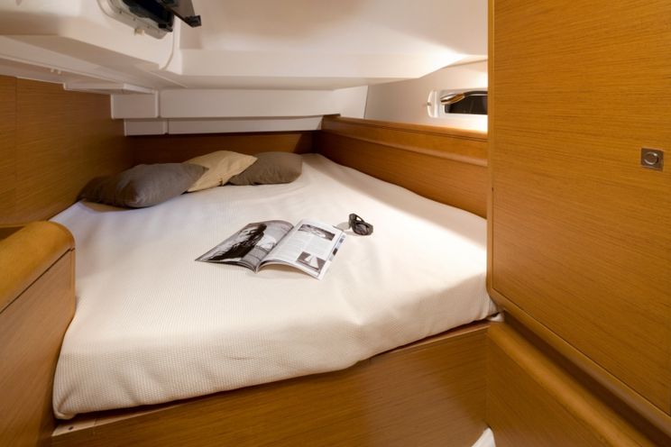 Charter Yacht Jeanneau 409 - 2 Cabins - Annapolis