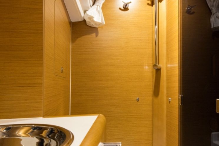 Charter Yacht Jeanneau 409 - 2 Cabins - Annapolis