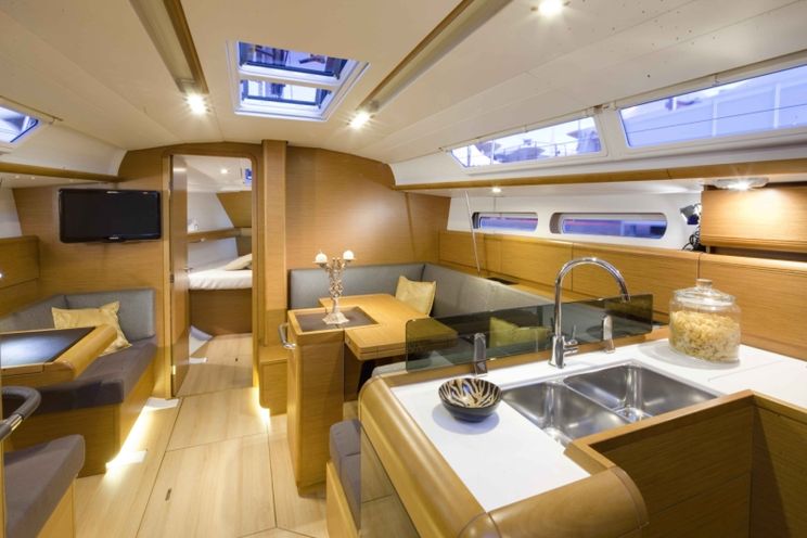 Charter Yacht Jeanneau 409 - 2 Cabins - Annapolis