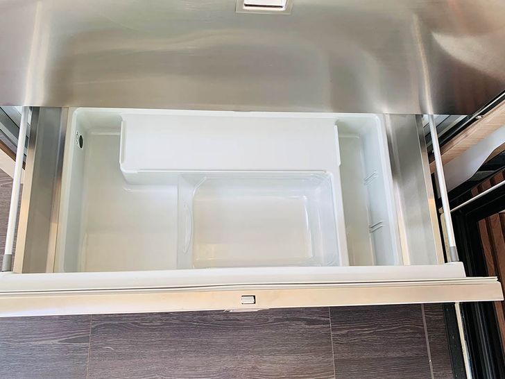 SPINDRIFT Fountaine Pajot Elba 45 - fridge freezer SPINDRIFT Fountaine Pajot Elba 45 - fridge freezer