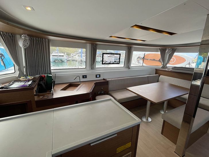 PEBBLES - Lagoon 46 - main saloon PEBBLES - Lagoon 46 - main saloon