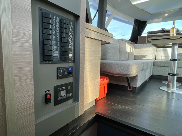Nauti Mollie Fountaine Pajot Astrea 42 - saloon Nauti Mollie Fountaine Pajot Astrea 42 - saloon