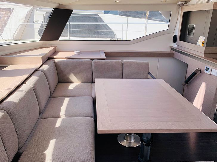 SPINDRIFT Fountaine Pajot Elba 45 - indoor dining area SPINDRIFT Fountaine Pajot Elba 45 - indoor dining area