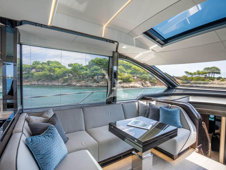 FIVE II - Main Saloon FIVE II - Main Saloon