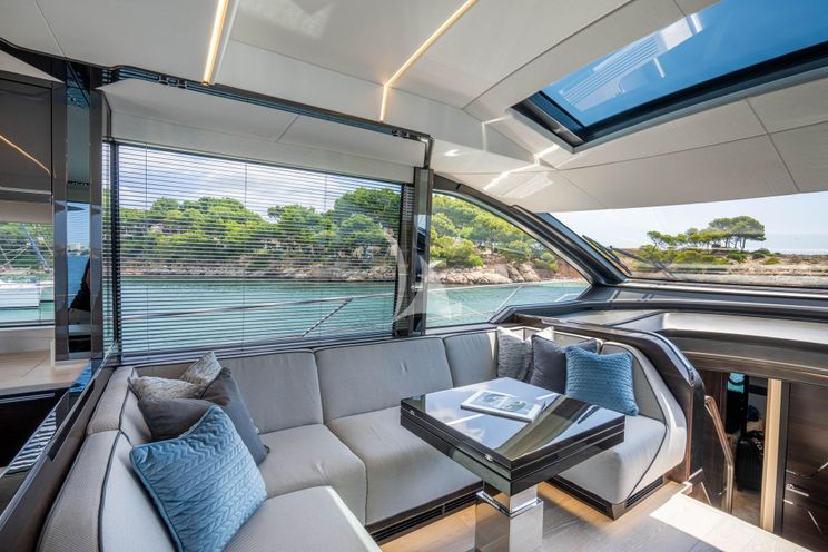 Charter Yacht FIVE II - Sunseeker 20.5m - 3 Cabins - Cannes - Antibes - Corsica - Sardinia