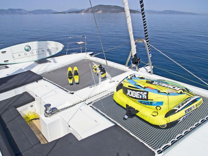 FOR SAIL - Foredeck FOR SAIL - Foredeck