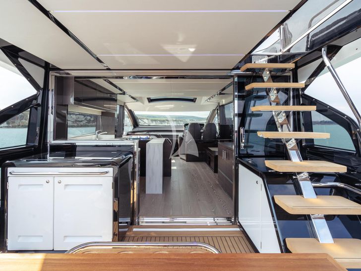 FIVE II - Aft deck FIVE II - Aft deck