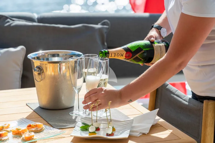 Charter Yacht LAZY P - Sunseeker Manhattan 70 - 4 Cabins - Cannes - Monaco - St Tropez - Portofino