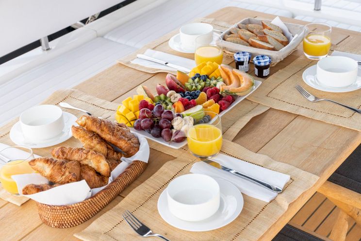 Charter Yacht LAZY P - Sunseeker Manhattan 70 - 4 Cabins - Cannes - Monaco - St Tropez - Portofino