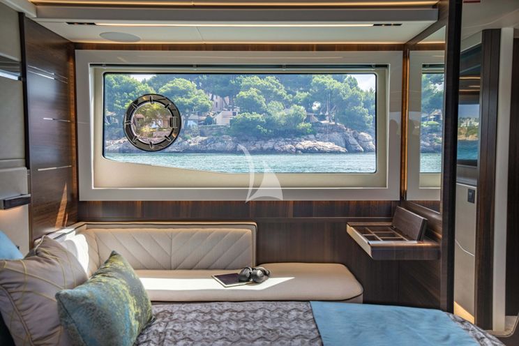 Charter Yacht FIVE II - Sunseeker 20.5m - 3 Cabins - Cannes - Antibes - Corsica - Sardinia