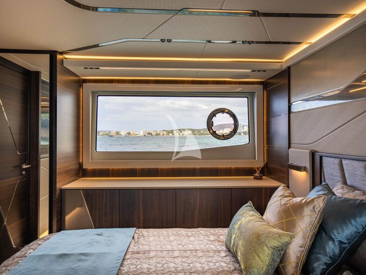 FIVE II - Double cabin FIVE II - Double cabin