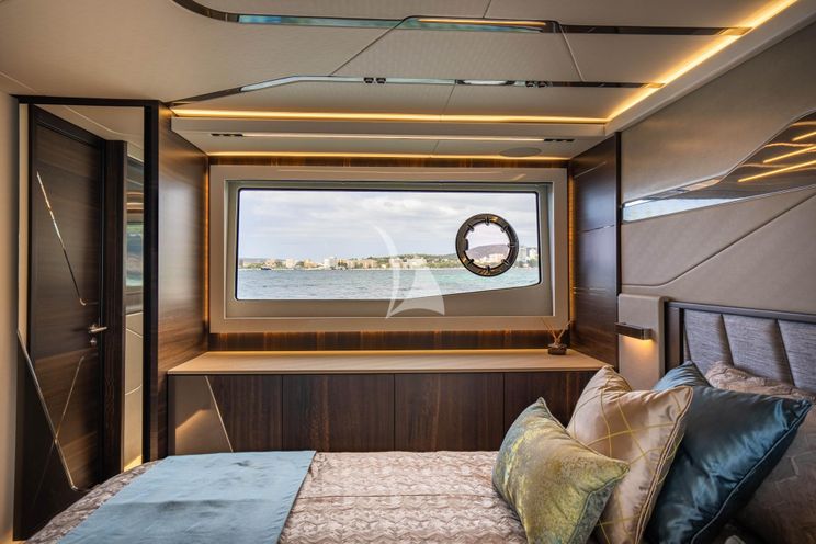 Charter Yacht FIVE II - Sunseeker 20.5m - 3 Cabins - Cannes - Antibes - Corsica - Sardinia