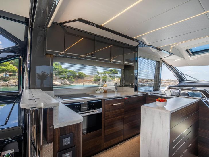 FIVE II - Galley FIVE II - Galley