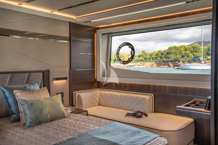 Charter Yacht FIVE II - Sunseeker 20.5m - 3 Cabins - Cannes - Antibes - Corsica - Sardinia