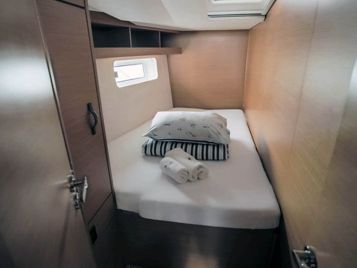 MISS C Jeannneau 54 - guest bedroom MISS C Jeannneau 54 - guest bedroom